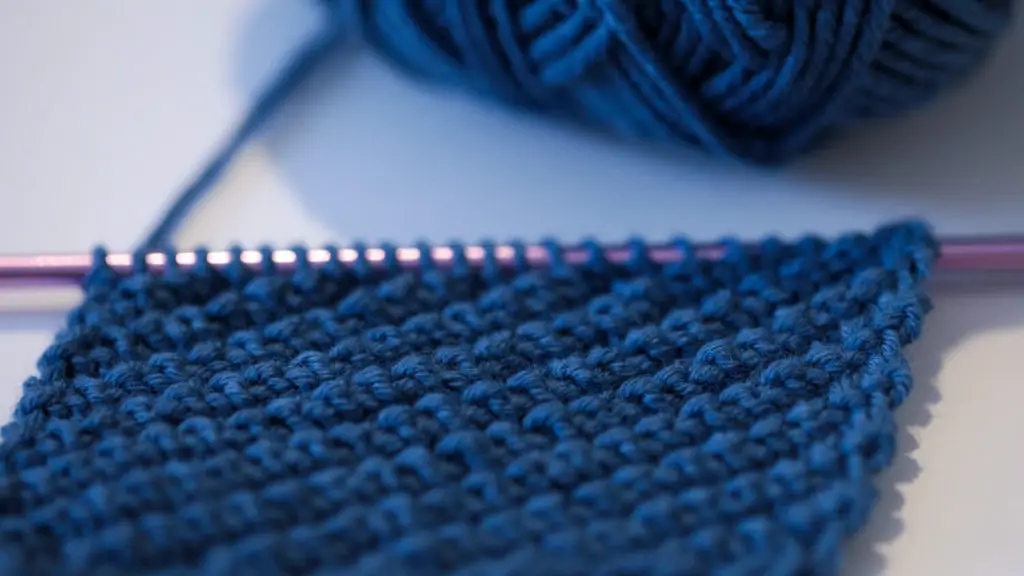 Les côtes obliques sont assez simples à tricoter ! 2 mailles envers, 2 mailles endroits