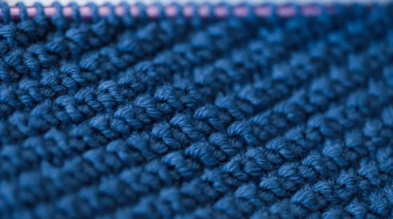 Comment tricoter les côtes obliques ?