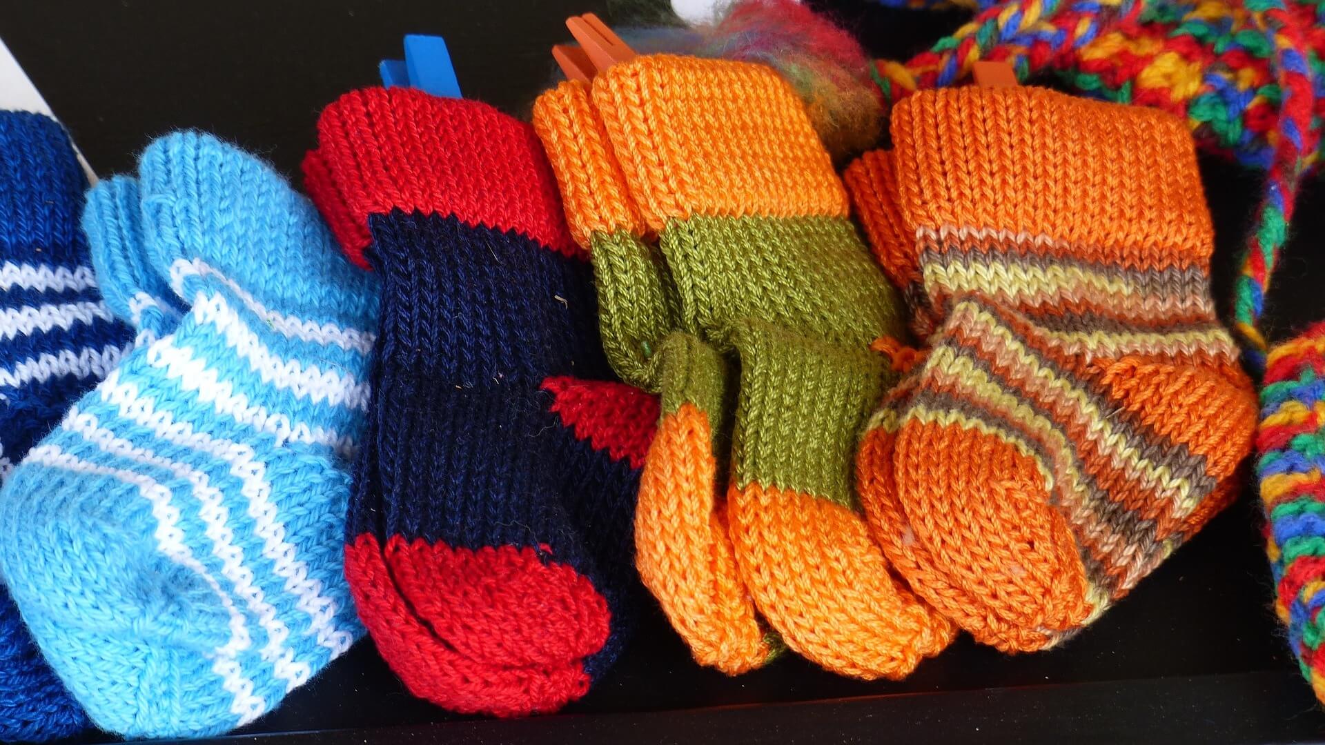2pcs Main en Tricot Form Chaussettes Sock DIY Main pour Tricoter Fils Bloqueurs Artisanat À Tricoter des Ménages Outil 