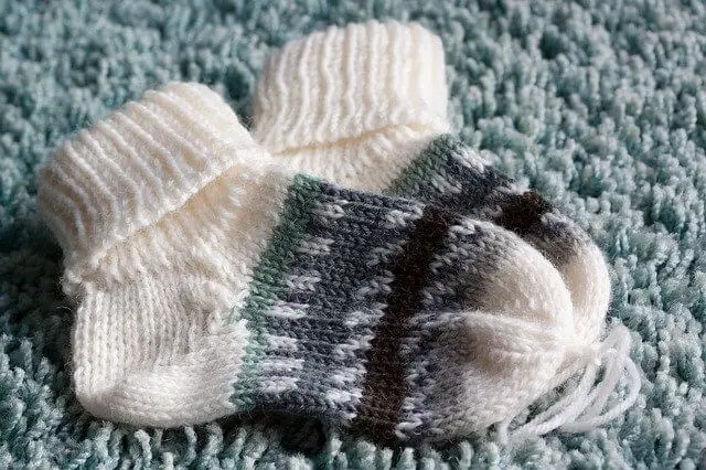 Quelle laine pour tricoter des chaussettes pour bébé ou enfant ?