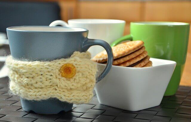 Un mug cosy pour votre maman ? Rapide et facile à tricoter !