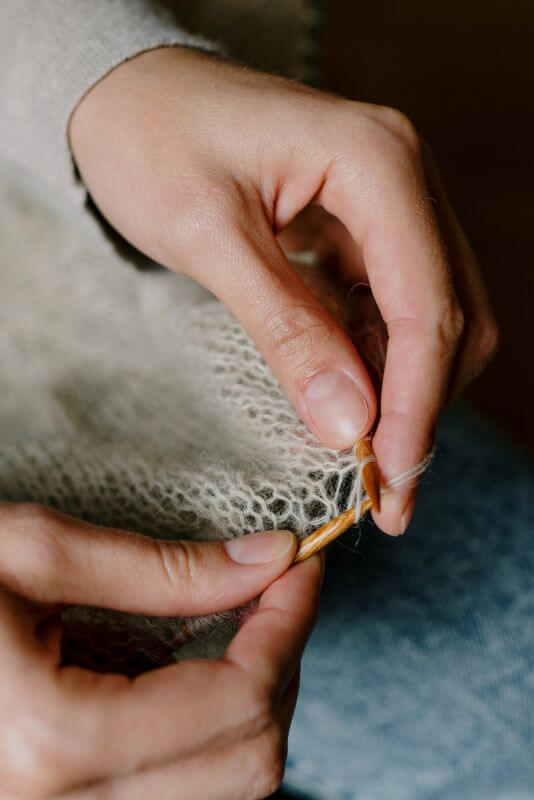 Après avoir passé des heures à tricoter, il faut prendre le temps de bloquer son tricot